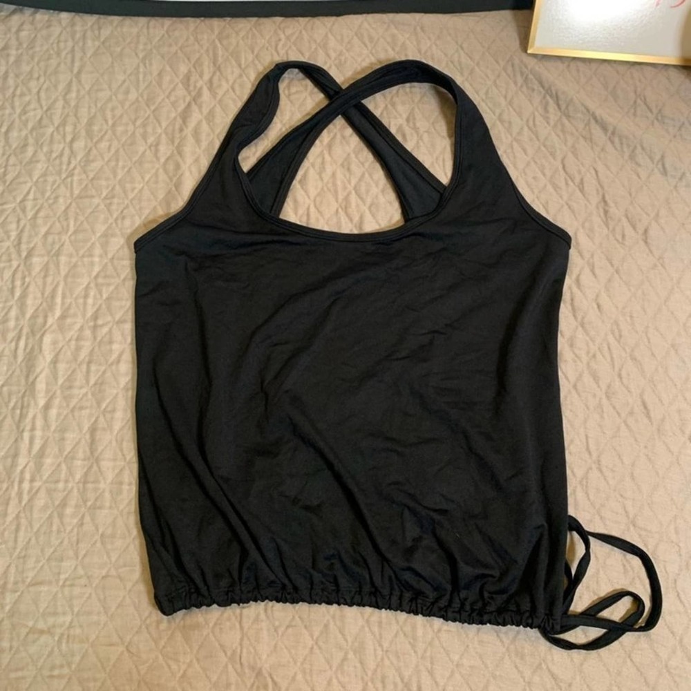 5/ $25   𝅺AyAyAy Black Criss Cross Keyhole Tank M